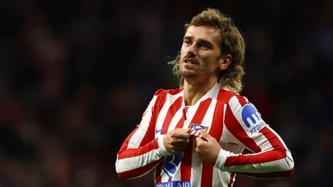 C罗乘坐私人飞机发现裂缝，紧急降落在曼彻斯特机场